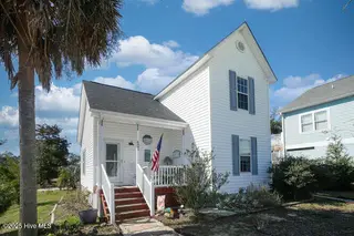 4007 E Oak Island Drive, Oak Island, NC 28465 – photo 4: 4007 E Oak Island Dr Oak-small-006-005-E