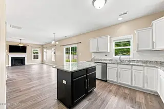 206 Seville Street, Jacksonville, NC 28546 — 4-bedroom home in Carolina Plantations, Jacksonville, NC, photo 14 of 54