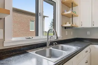 824 Pelican Drive, New Bern, NC 28560 – photo 16: Double Sinks
