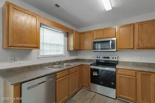 7213 Thurgood Road, Wilmington, NC 28411 – photo 10: Thurgood7213-4kitShaneL33A1255-CR2