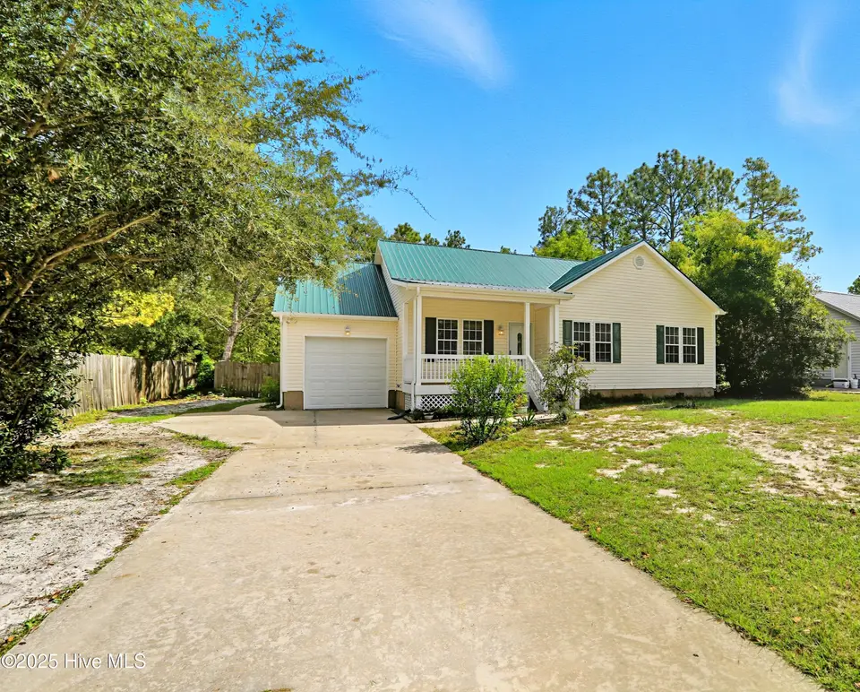 71 W South Shore Drive, Southport, NC 28461 — 3-bedroom home in Boiling Spring Lakes, Southport, NC, photo 1 of 47