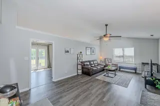 126 Forest Bluff Drive, Jacksonville, NC 28540 — 3-bedroom home in River Hills, Jacksonville, NC, photo 5 of 22: Living Room