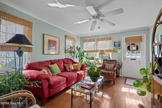 1112 Shepard Street, Morehead City, NC 28557 – photo 6: Living Room