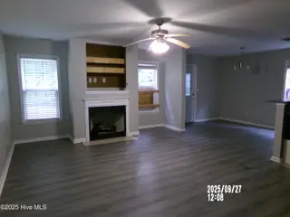 624 Walnut Drive, Jacksonville, NC 28540 – photo 11: Living Room