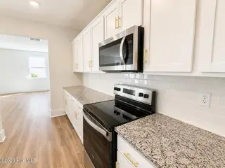 8611 Blue Haw Way Lot 124, Leland, NC 28451 — 5-bedroom home in Indigo Preserve, Leland, NC, photo 13 of 33: Whirpool Appliances