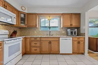 119 Mcginnis Drive, Pine Knoll Shores, NC 28512 – photo 14: 12-web-or-mls-1S3A9366