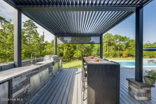 3211 Oceanic Bay Drive, Southport, NC 28461 — 4-bedroom home in St James, Southport, NC, photo 17 of 38: Outdoor Kitchen