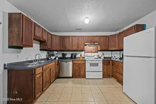 610 Vernon Drive, Jacksonville, NC 28540 – photo 6: Kitchen
