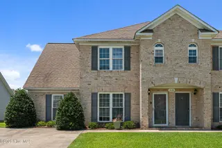 1620 Brook Hollow Drive A, Greenville, NC 27834 – photo 4: 3-web-or-mls-LHV_8398