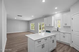 7018 Bayberry Park Drive, New Bern, NC 28562 – photo 12: 13-web-or-mls-BLS_0030