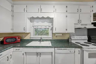 5595 Wrightsville Avenue, Wilmington, NC 28403 – photo 9: 9_kitchen