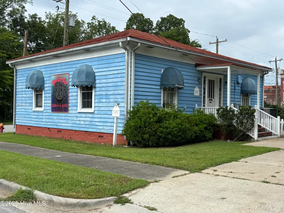 123 W Pitt Street, Tarboro, NC 27886 – photo 1 of 7: IMG_7882