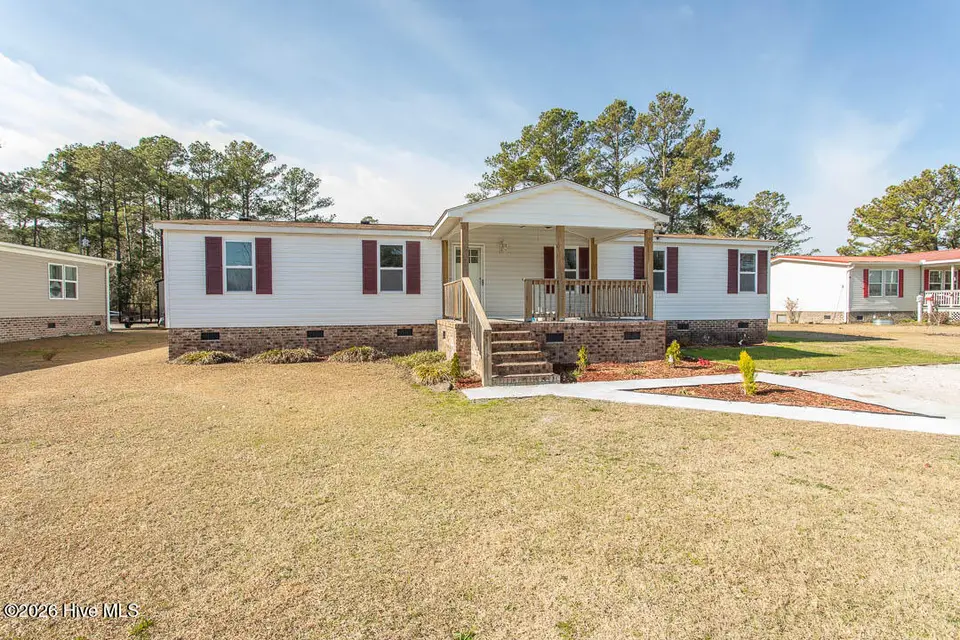 423 Gray Drive SW, Shallotte, NC 28470 — 3-bedroom manufactured home in Sherrow Estates, Shallotte, NC, photo 1 of 38