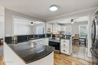 428 Holly Street, Emerald Isle, NC 28594 – photo 17: 31-web-or-mls-chadwick-visuals-428-holly