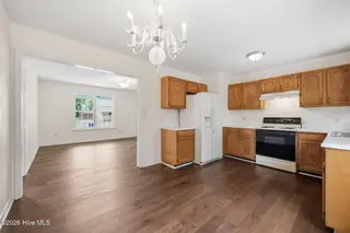 1402 Lockwood Road, Kinston, NC 28501 — 3-bedroom home in Brentwood, Kinston, NC, photo 10 of 37: kitchen/dining area