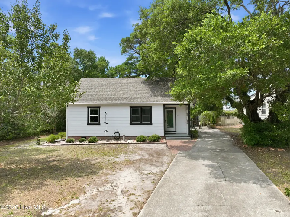 109 Noyes Avenue, Morehead City, NC 28557 – photo 1 of 49: House