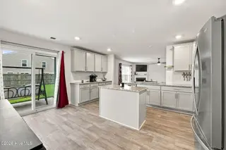 212 Gracie Farms Road, New Bern, NC 28560 — 4-bedroom home in Tyler, Home on the Lake, New Bern, NC, photo 2 of 32: Kitchen 4