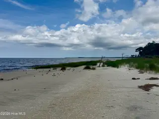 558 Sandy Point Drive, Beaufort, NC 28516 – photo 17: Right