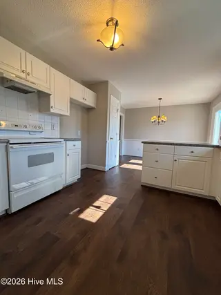 498 Primrose Lane, Winterville, NC 28590 – photo 6: kitchen
