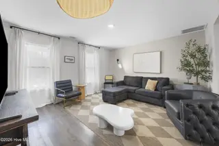 905 Walnut Street, Wilmington, NC 28401 – photo 10: 12_living room