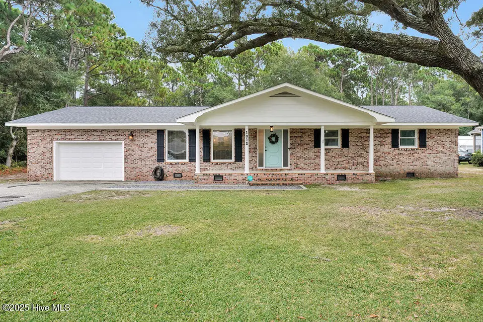 1012 E Moore Street, Southport, NC 28461 – photo 1 of 43: 1012EastMooreStreet-1