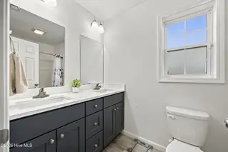 800 Compass Drive, Elizabeth City, NC 27909 — 3-bedroom home in Hunters Lake, Elizabeth City, NC, photo 5 of 39: Primary Bathroom