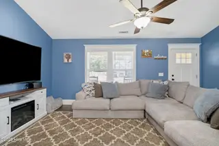 19 Darel Street, Rocky Point, NC 28457 – photo 6: Living Room