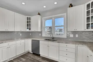 1078 New River Inlet Road, North Topsail Beach, NC 28460 – photo 6: Kitchen