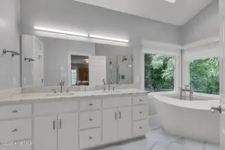 2811 Deerfield Lane N, Wilson, NC 27896 — 5-bedroom home in Deerfield, Wilson, NC, photo 22 of 42: Master Bath
