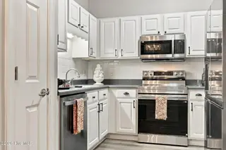 1941 Tara Court 104, Greenville, NC 27858 – photo 16: 20-web-or-mls-IMG_0032_edit