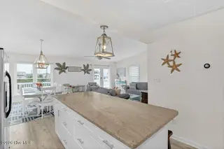 1720 N New River Drive, Surf City, NC 28445 — 5-bedroom home in Old Settlers Beach, Surf City, NC, photo 14 of 44