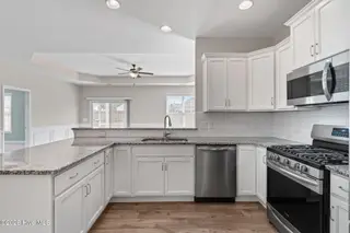 6413 Pinnacle Point, Winnabow, NC 28479 – photo 12: kitchen 5