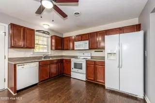 131 Cox Avenue, Jacksonville, NC 28540 — 3-bedroom home in Sabiston Height, Jacksonville, NC, photo 7 of 37: Kitchen