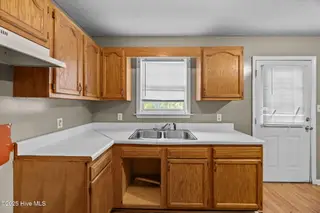 1403 Lockwood Road, Kinston, NC 28501 — 3-bedroom home in Brentwood, Kinston, NC, photo 9 of 32: Kitchen