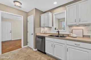 404 Jasmine N, Swansboro, NC 28584 — 3-bedroom condo in The Villages at Swansboro, Swansboro, NC, photo 17 of 36