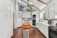 2209 Waverly Drive, Wilmington, NC 28403 — 4-bedroom home in Glen Meade, Wilmington, NC, photo 6 of 55: kitchen