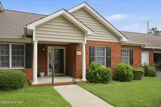 407 Willows Court, Washington, NC 27889 — 3-bedroom condo in The Willows, Washington, NC, photo 5 of 44: 3-web-or-mls-IMG_0001 (1)