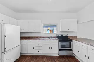 609 N 10th Street, Wilmington, NC 28401 — 4-bedroom home in Brooklyn, Wilmington, NC, photo 14 of 34: Kitchen (1)