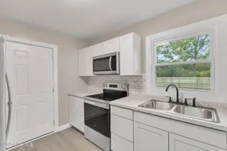 175 Kellumtown Road, Hubert, NC 28539 — 3-bedroom home, Hubert, NC, photo 10 of 23: Kitchen (2)