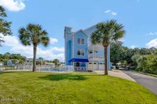 227 Gazebo Court, Wilmington, NC 28409 — 6-bedroom home in Inlet Point Harbor, Wilmington, NC, photo 3 of 67: Front