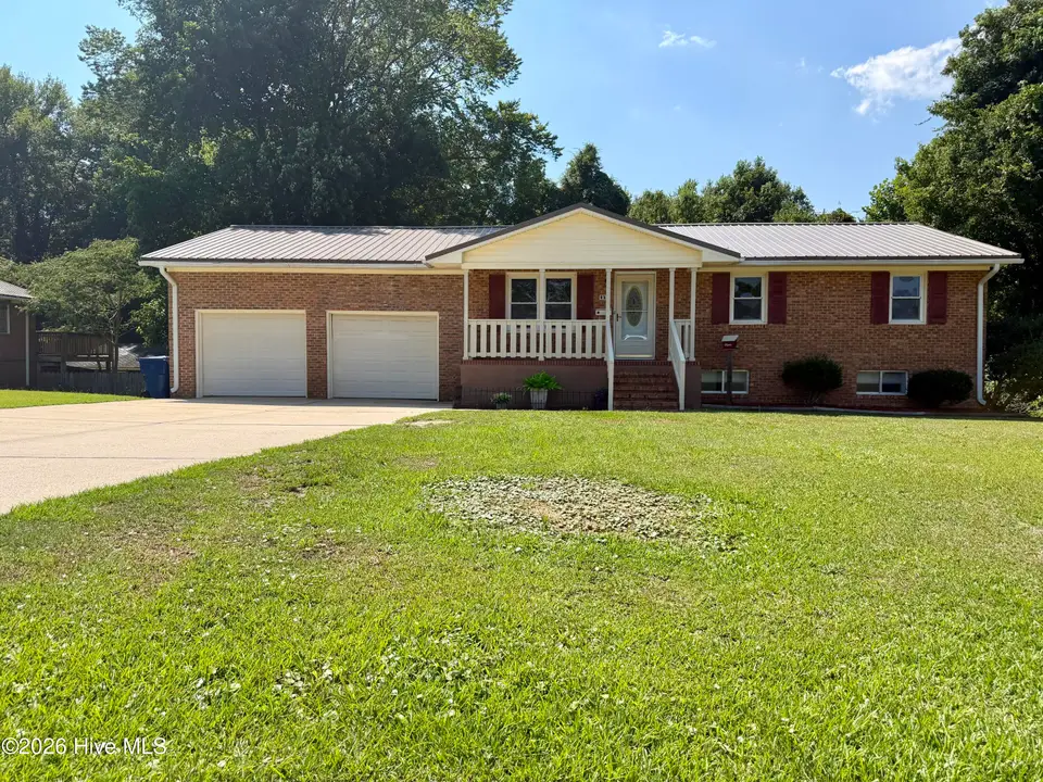 237 Hollywood Boulevard, Havelock, NC 28532 – photo 1 of 32: Havelock House