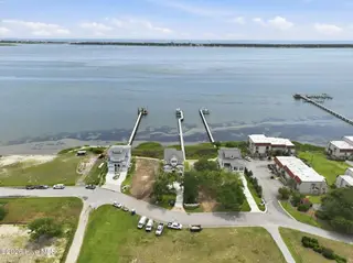 4741 S Shore Drive, Morehead City, NC 28557 – photo 19: 19-web-or-mls-4741 S Shore Dr 023
