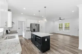 9163 Southern Boulevard SE, Winnabow, NC 28479 — 3-bedroom home, Winnabow, NC, photo 14 of 28: Kitchen