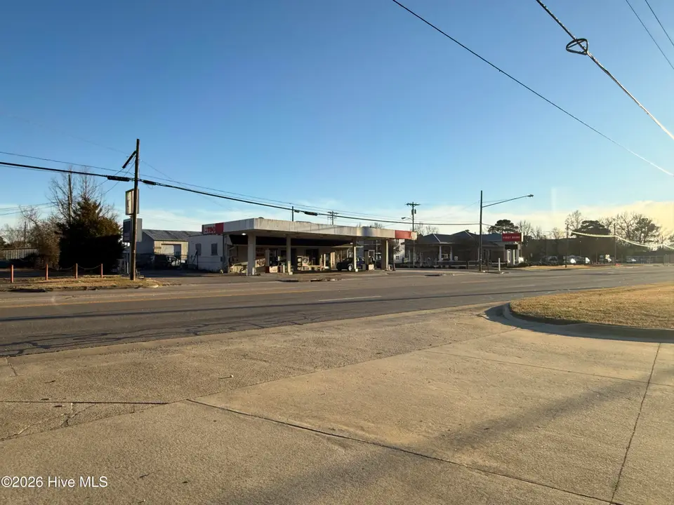 410 S Hughes Boulevard, Elizabeth City, NC 27909 – photo 1 of 6: IMG_2043