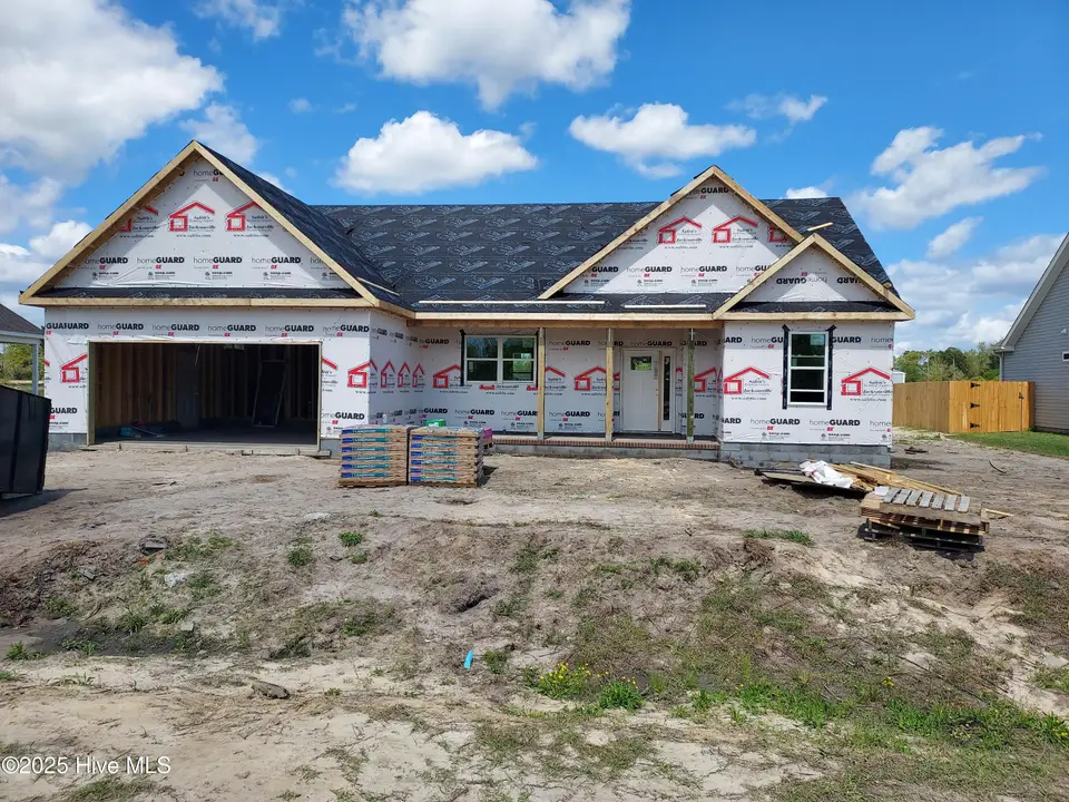 657 Bright Harvest Drive, Maysville, NC 28555 – photo 1 of 6: Similar Build