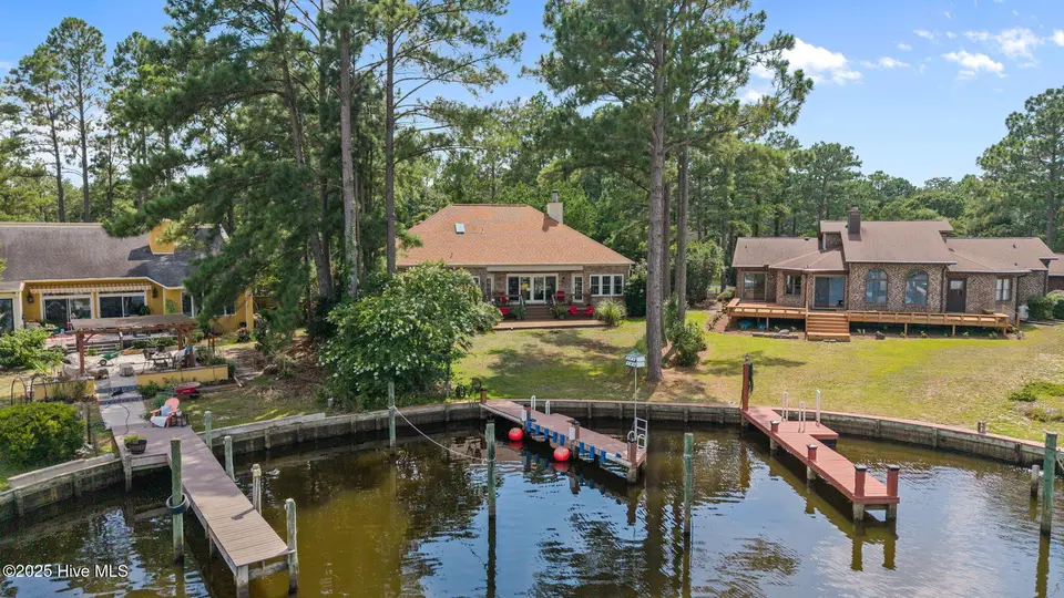 6002 Gondolier Drive, New Bern, NC 28560 – photo 1 of 46: Waterfront