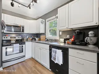 310 White Oak Street, Jacksonville, NC 28540 – photo 8: 7-web-or-mls-310 white oak st. 11