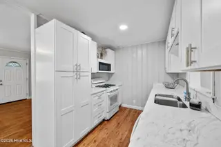 107 Loop Road, Leland, NC 28451 — 3-bedroom home in Leland, Leland, NC, photo 9 of 27: 9-web-or-mls-Kitchen (1)