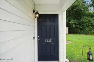 4225 Meadowview Lane, Rocky Mount, NC 27804 — 4-bedroom home in Fairfield, Rocky Mount, NC, photo 2 of 49: 12-4225 Meadowview Ln-12