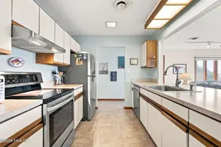 1308 Ocean Drive, Emerald Isle, NC 28594 – photo 21: kitchen